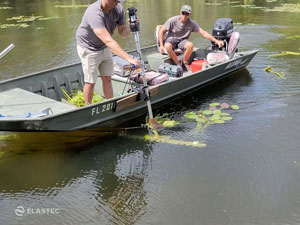 Pond weed cutter in water small